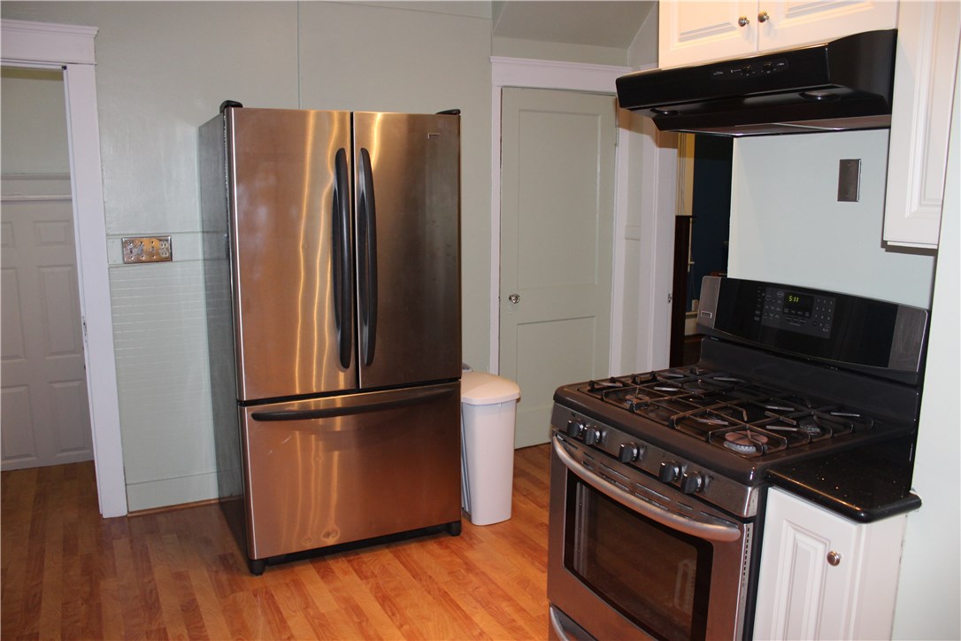 31 Ausdale Road Cranston, RI 02910 - Photo 9 of 34 KITCHEN