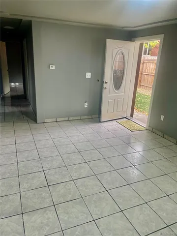 a view of a livingroom with a washer and dryer