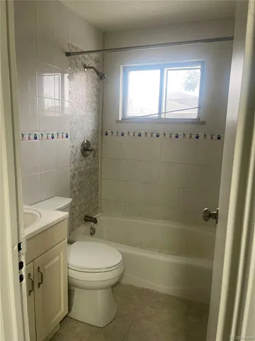 a view of a utility room