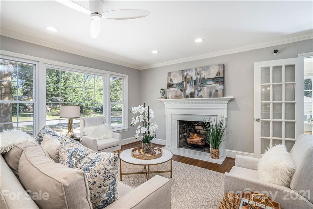 926 Burnley Road Charlotte, NC 28210 - Photo 3 of 33 Gallery Image 3