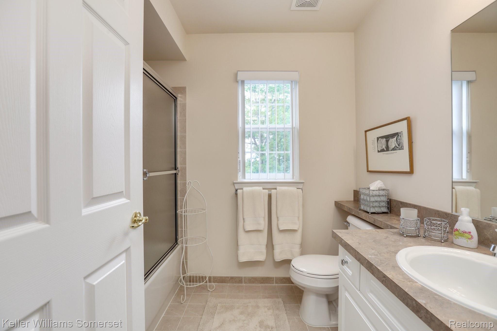 3387 Tremonte Circle Rochester, MI 48306 - Photo 21 of 34 23-web-or-mls-3387 Tremonte Circle South0020.jpg