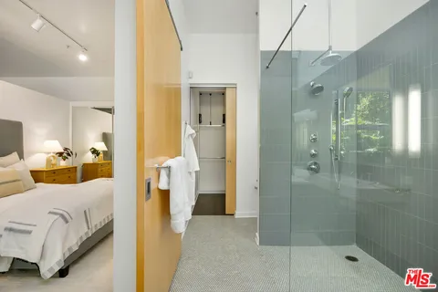 a en suite bathroom with a shower