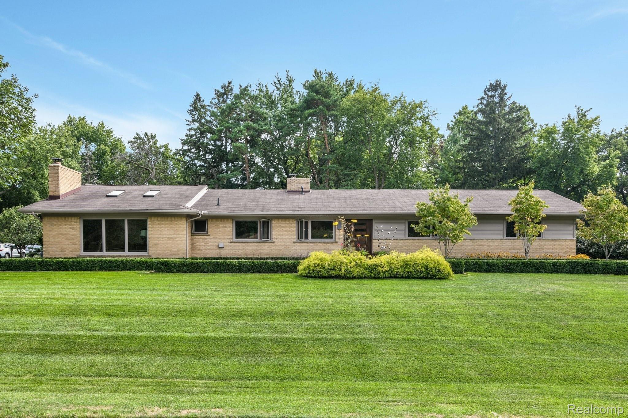 978 North Reading Road Bloomfield Hills, MI 48304 - Photo 1 of 41 3-web-or-mls-978 North Reading Road - Bloomfield Hills032.jpg