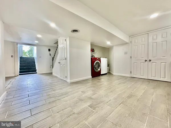a view of a livingroom with an empty space