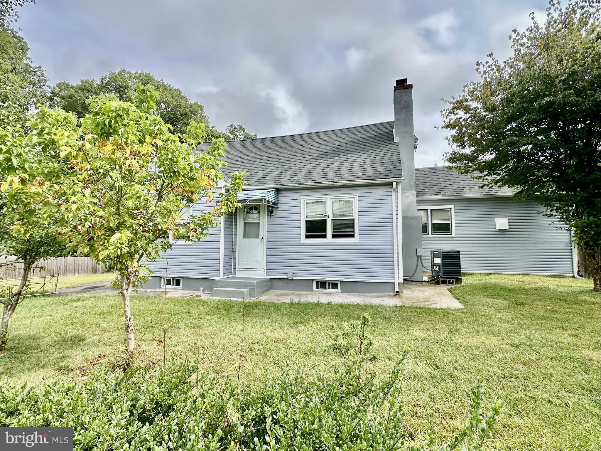 633 Durham Road Newtown, PA 18940 - Photo 31 of 31 a view of a backyard with a garden and plants