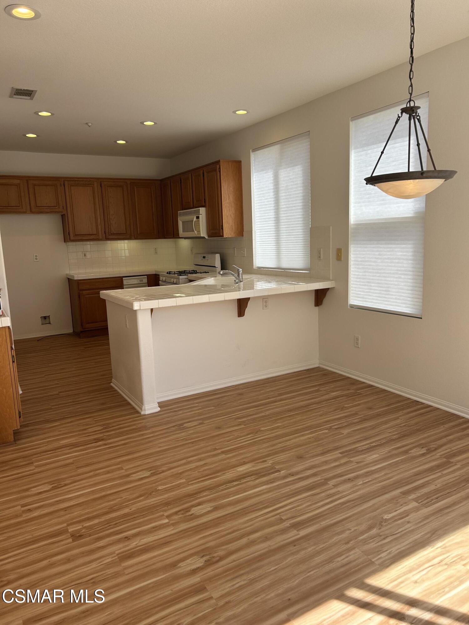 822 Pontoon Way Oxnard, CA 93035 - Photo 6 of 24 kitchen
