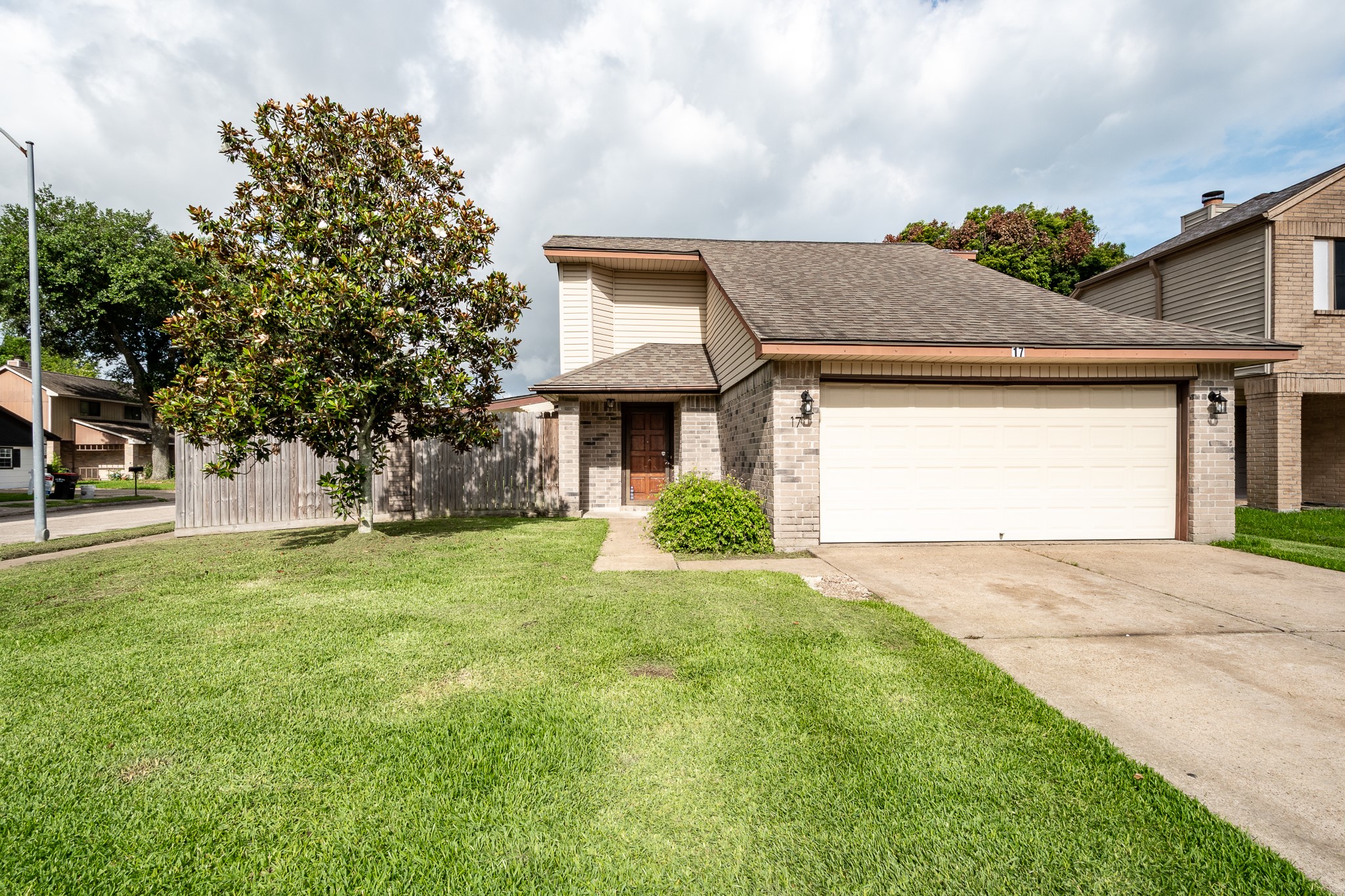 17 Crestbriar Court Baytown, TX 77521 - Photo 2 of 32