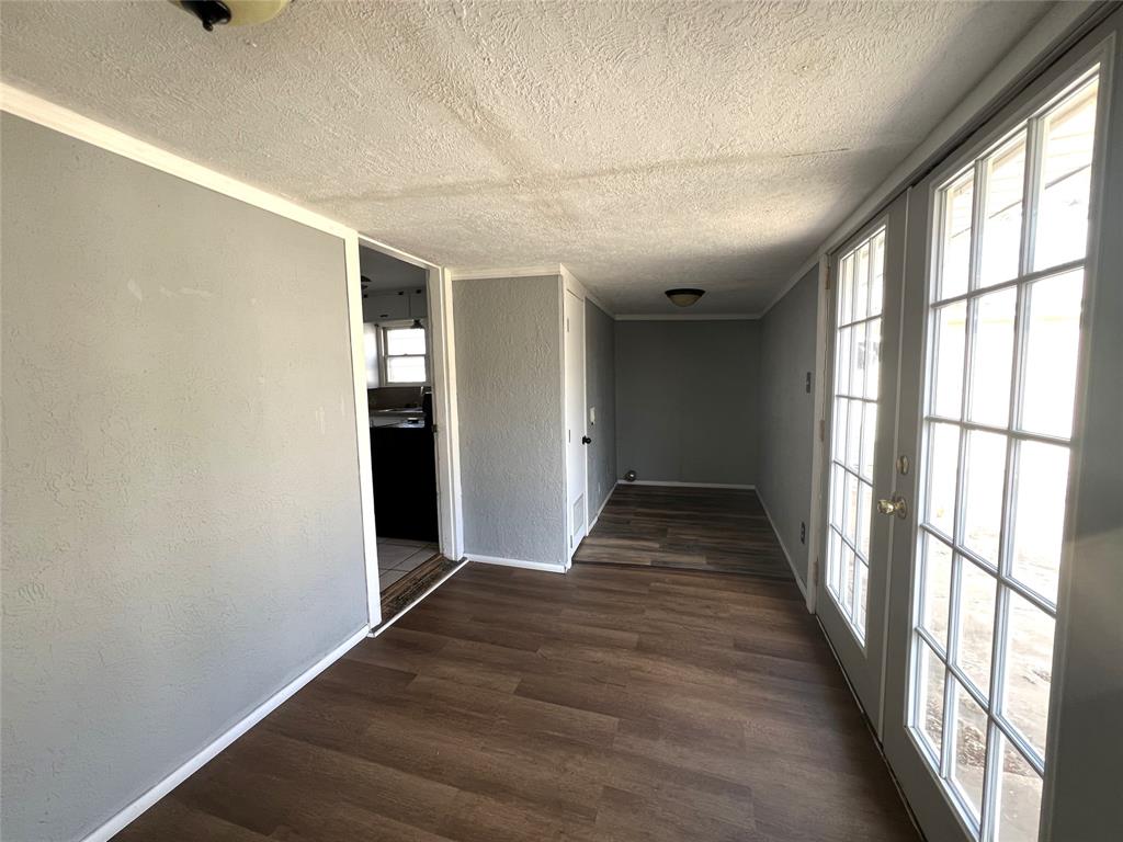 402 South Red River Street Henrietta, TX 76365 - Photo 20 of 20 a view of entryway