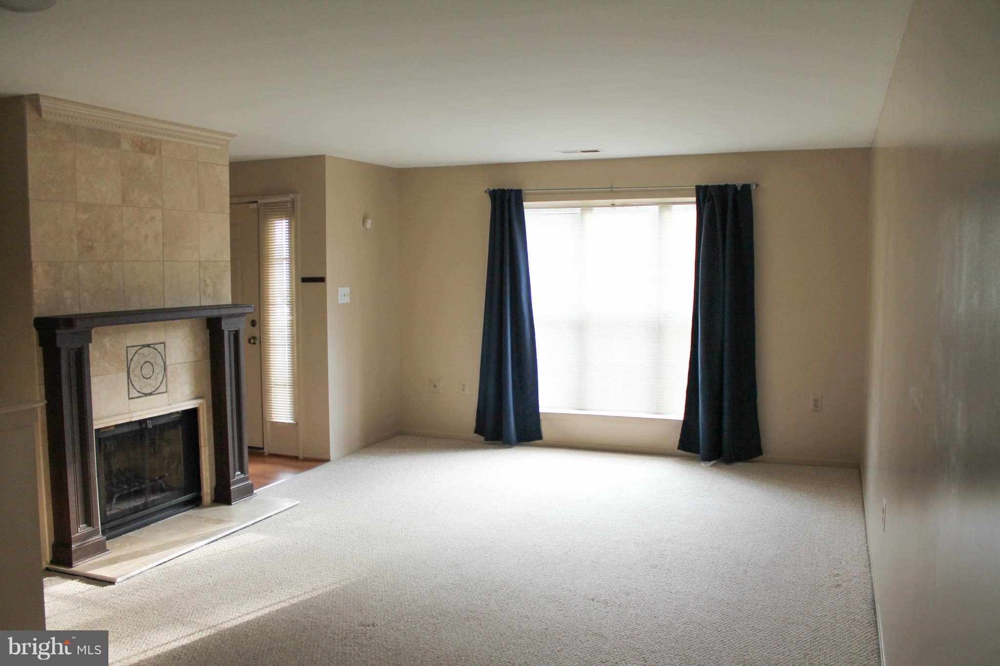 7703 Lexton Place, Unit 31 Springfield, VA 22152 - Photo 4 of 15 Living Room