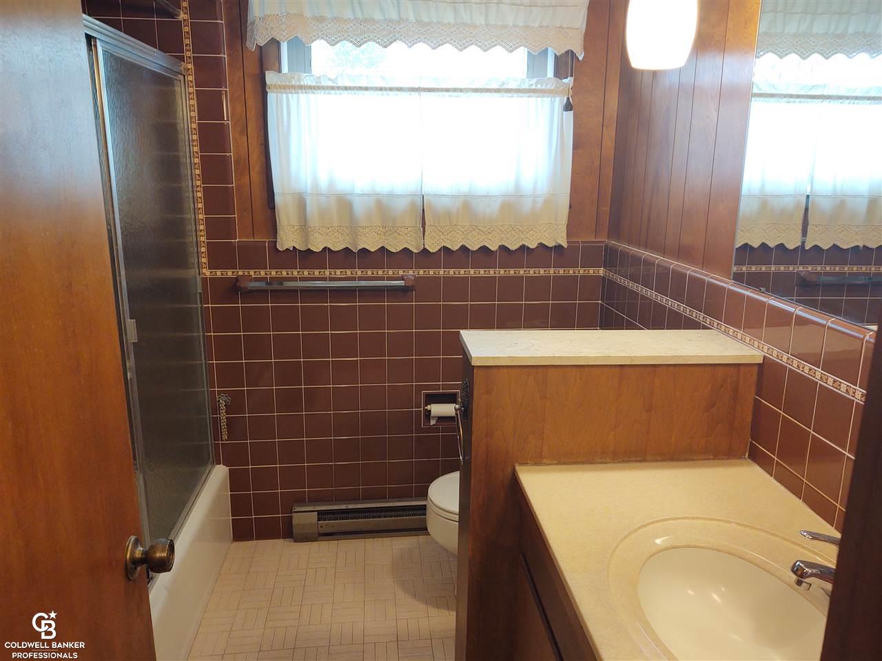 9894 Yale Road Avoca, MI 48006 - Photo 13 of 27 This is a view of the full bathroom.