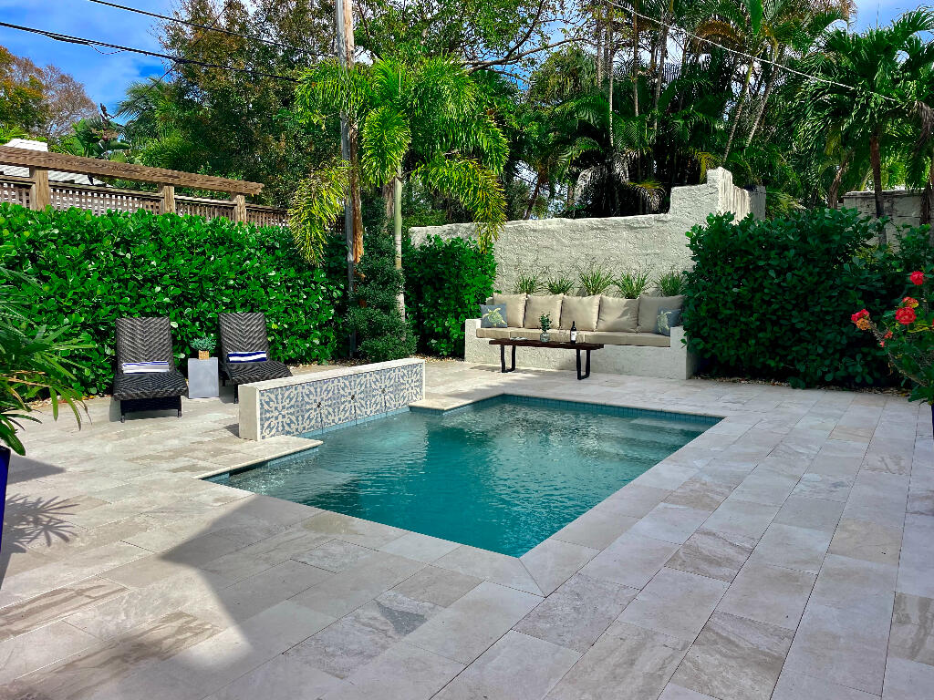623 Avon Road West Palm Beach, FL 33401 - Photo 28 of 39 a view of a garden with sitting area