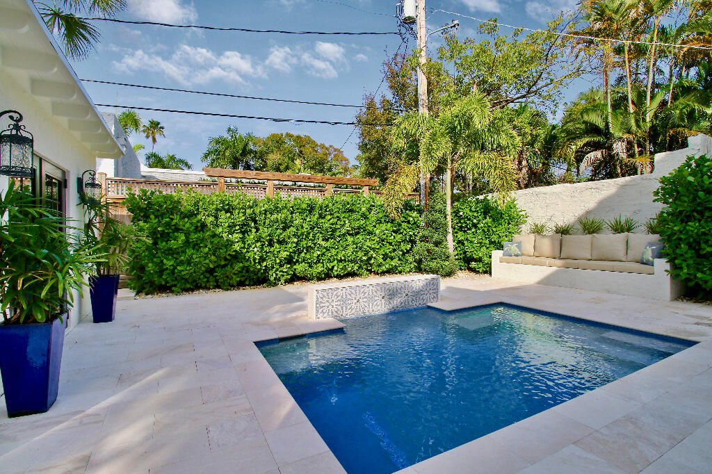 623 Avon Road West Palm Beach, FL 33401 - Photo 29 of 39 a view of a garden with plants