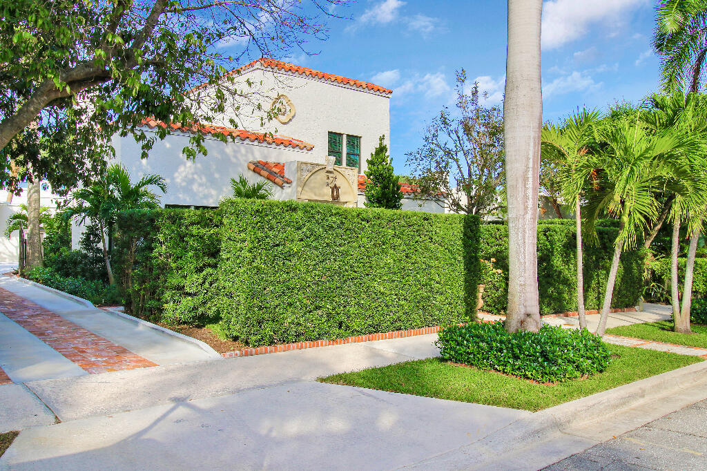 623 Avon Road West Palm Beach, FL 33401 - Photo 39 of 39 a front view of a house with garden