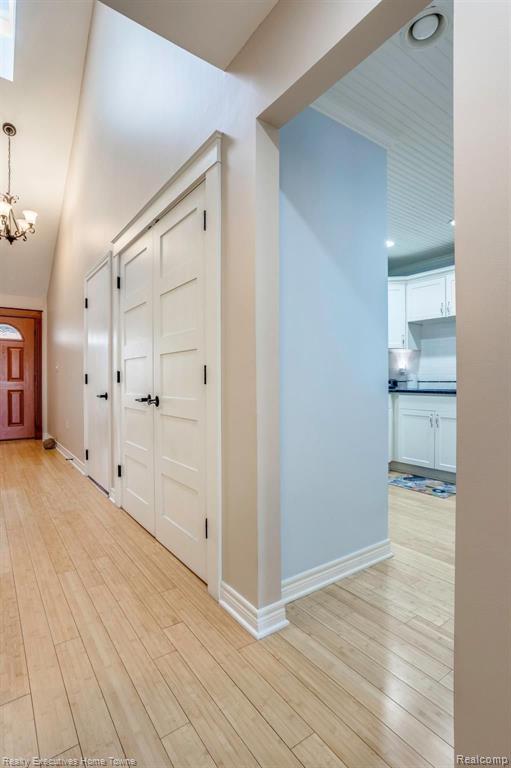 817 EAST Point Port Port Huron, MI 48060 - Photo 5 of 48