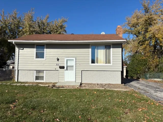 $2,600 | 201 East Rose Street, Glenwood, IL 60425