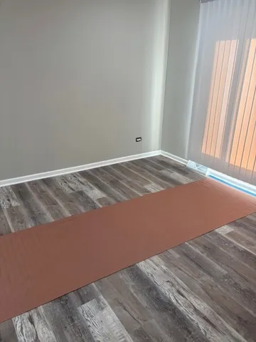 a view of empty room with window