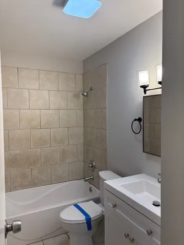 $2,600 | 201 East Rose Street, Glenwood, IL 60425