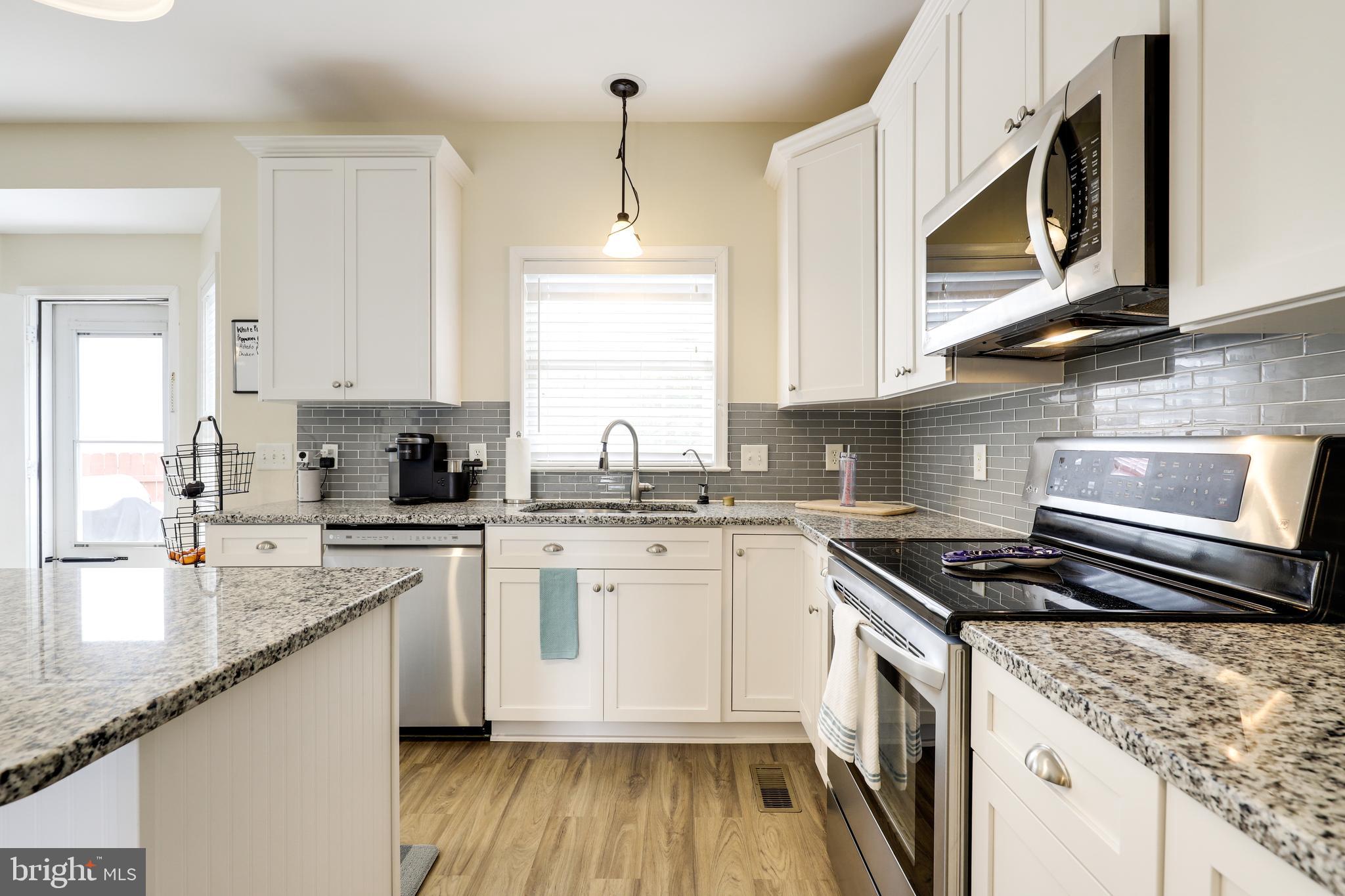 29 Cavalry Ridge Road Fredericksburg, VA 22405 - Photo 8 of 50 Beautifully Upgraded Kitchen