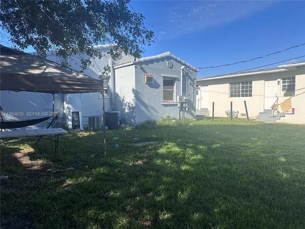 $2,350 | 2125 Bay Drive, Unit C, Miami Beach, FL 33141
