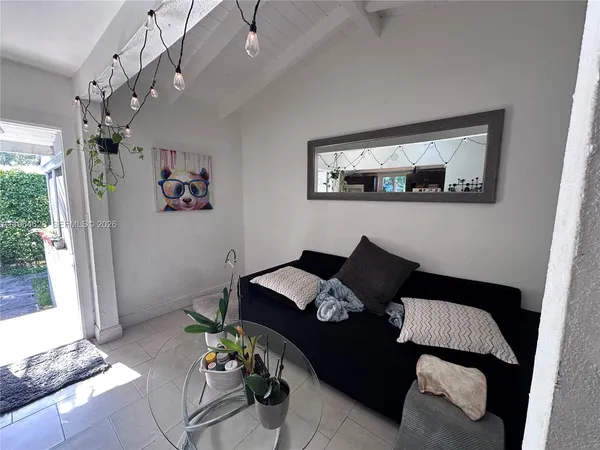 $2,350 | 2125 Bay Drive, Unit C, Miami Beach, FL 33141