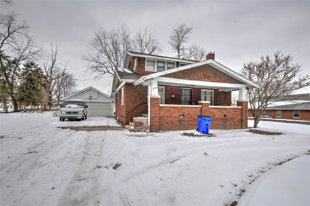 1625 North Summit Avenue Decatur, IL 62526 - Photo 1 of 27 Gallery Image 1