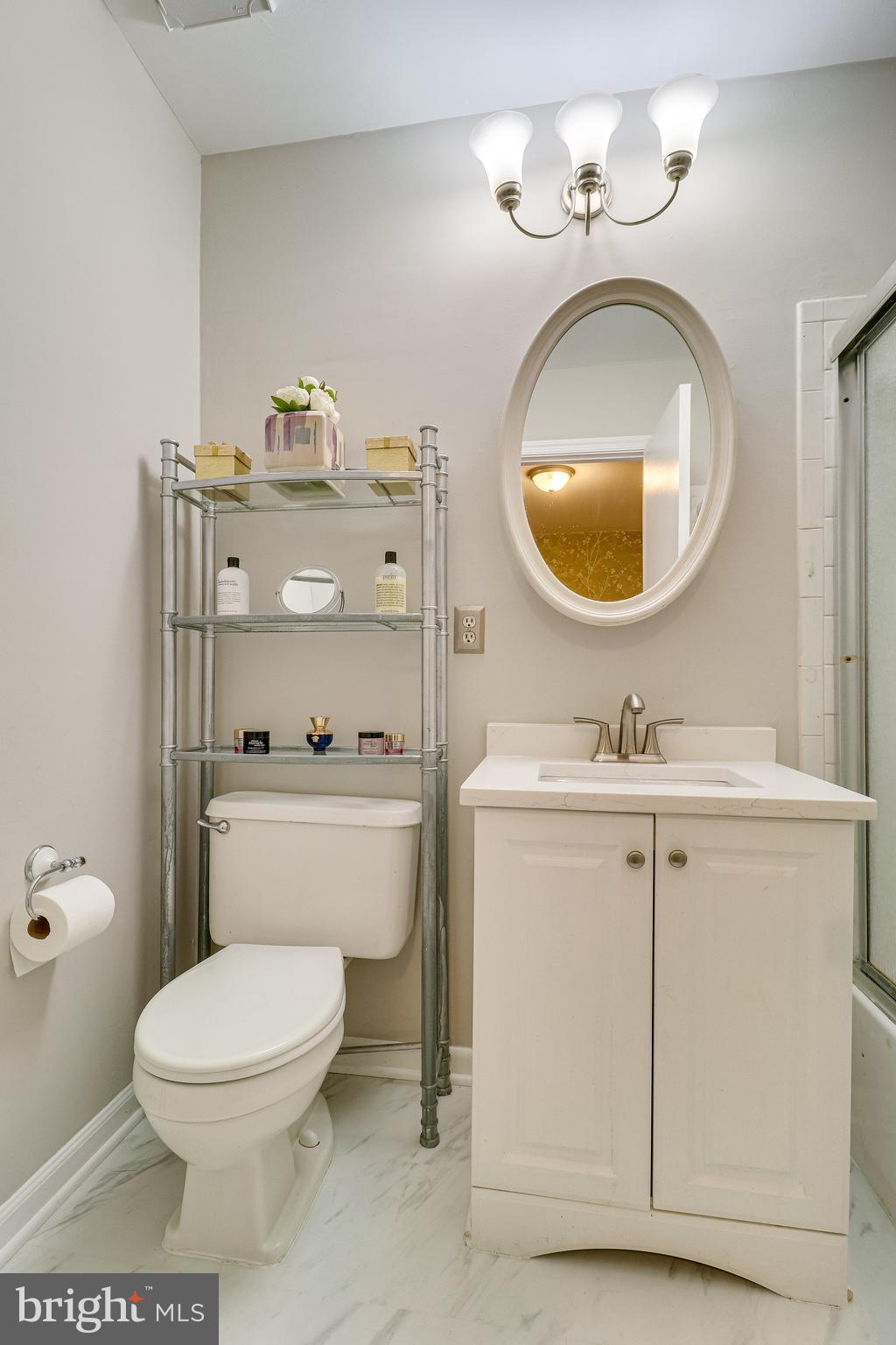 8065 Powderbrook Lane Springfield, VA 22153 - Photo 23 of 37 Upstairs Full Bathroom!