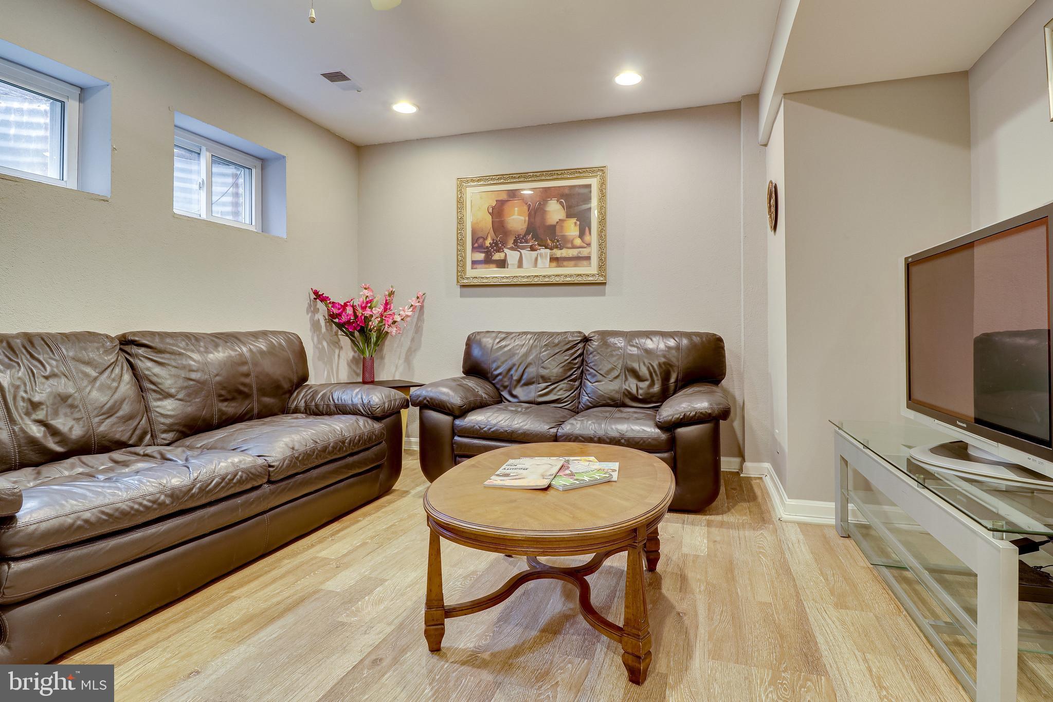 8065 Powderbrook Lane Springfield, VA 22153 - Photo 26 of 37 Gallery Image 26