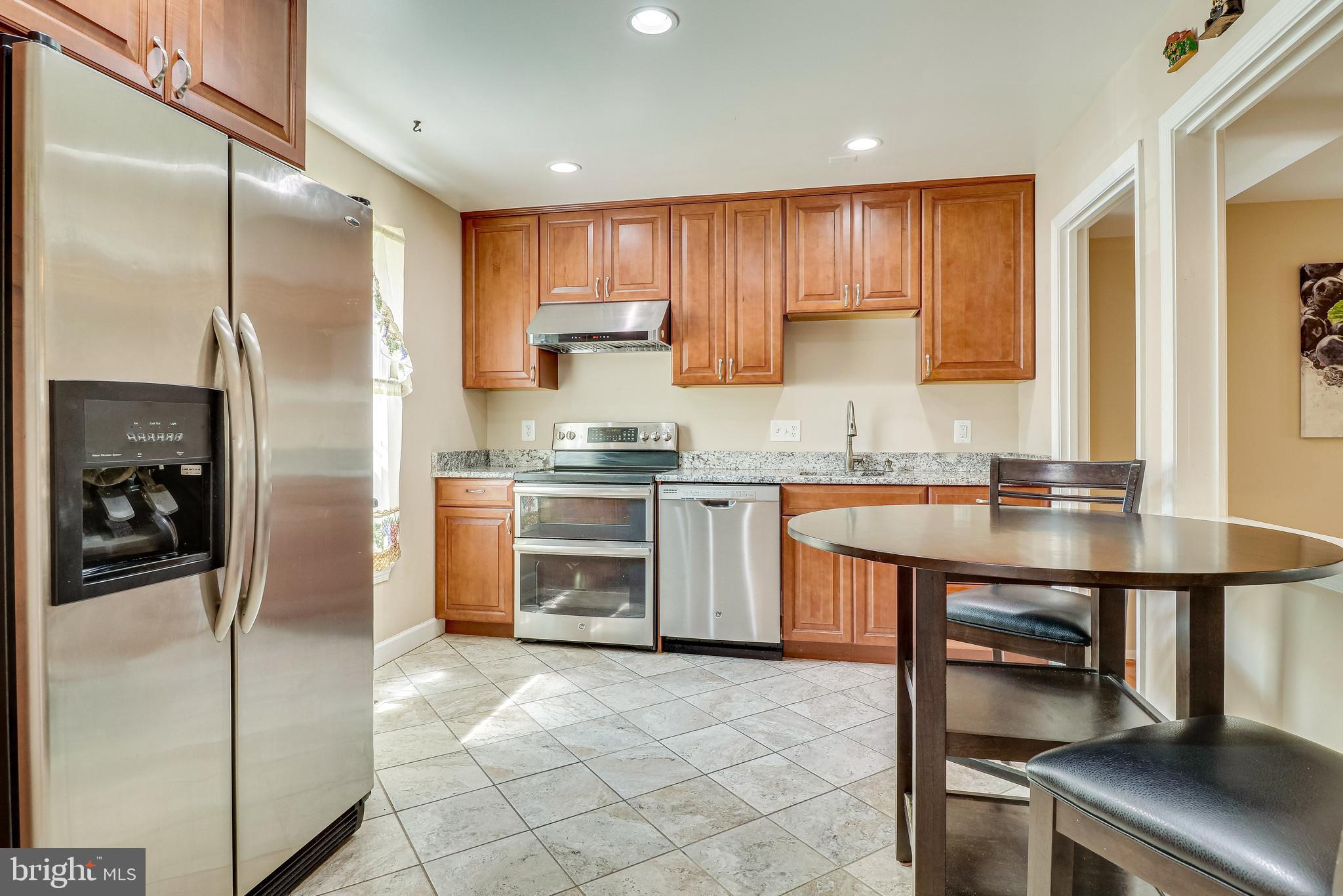 8065 Powderbrook Lane Springfield, VA 22153 - Photo 4 of 37 Gallery Image 4