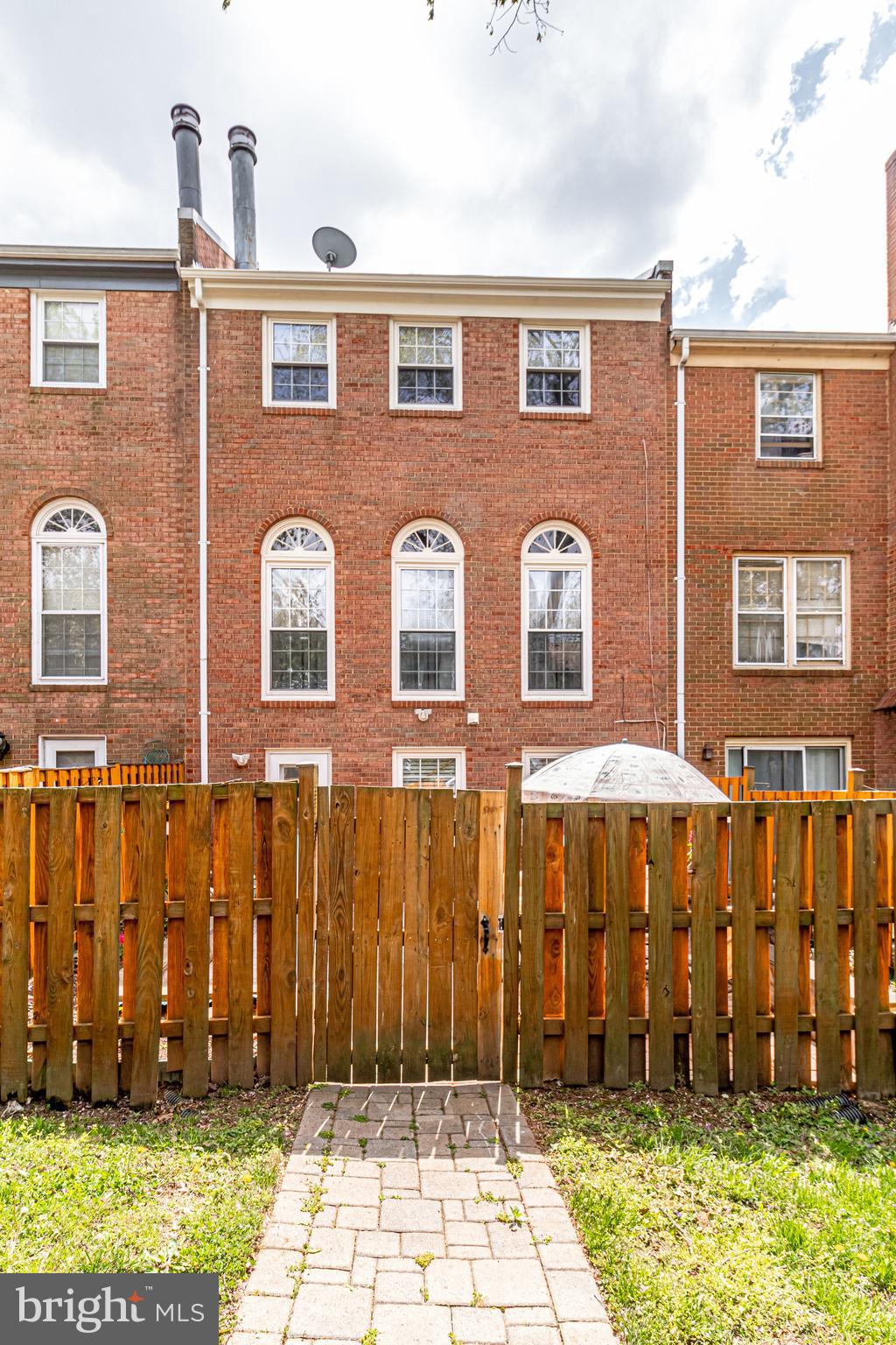 8065 Powderbrook Lane Springfield, VA 22153 - Photo 36 of 37 Gallery Image 36