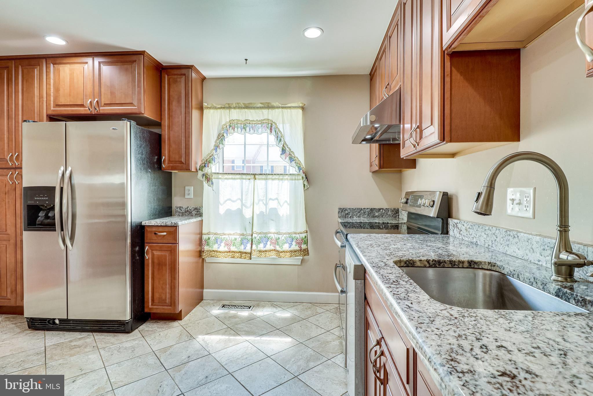 8065 Powderbrook Lane Springfield, VA 22153 - Photo 5 of 37 Gallery Image 5