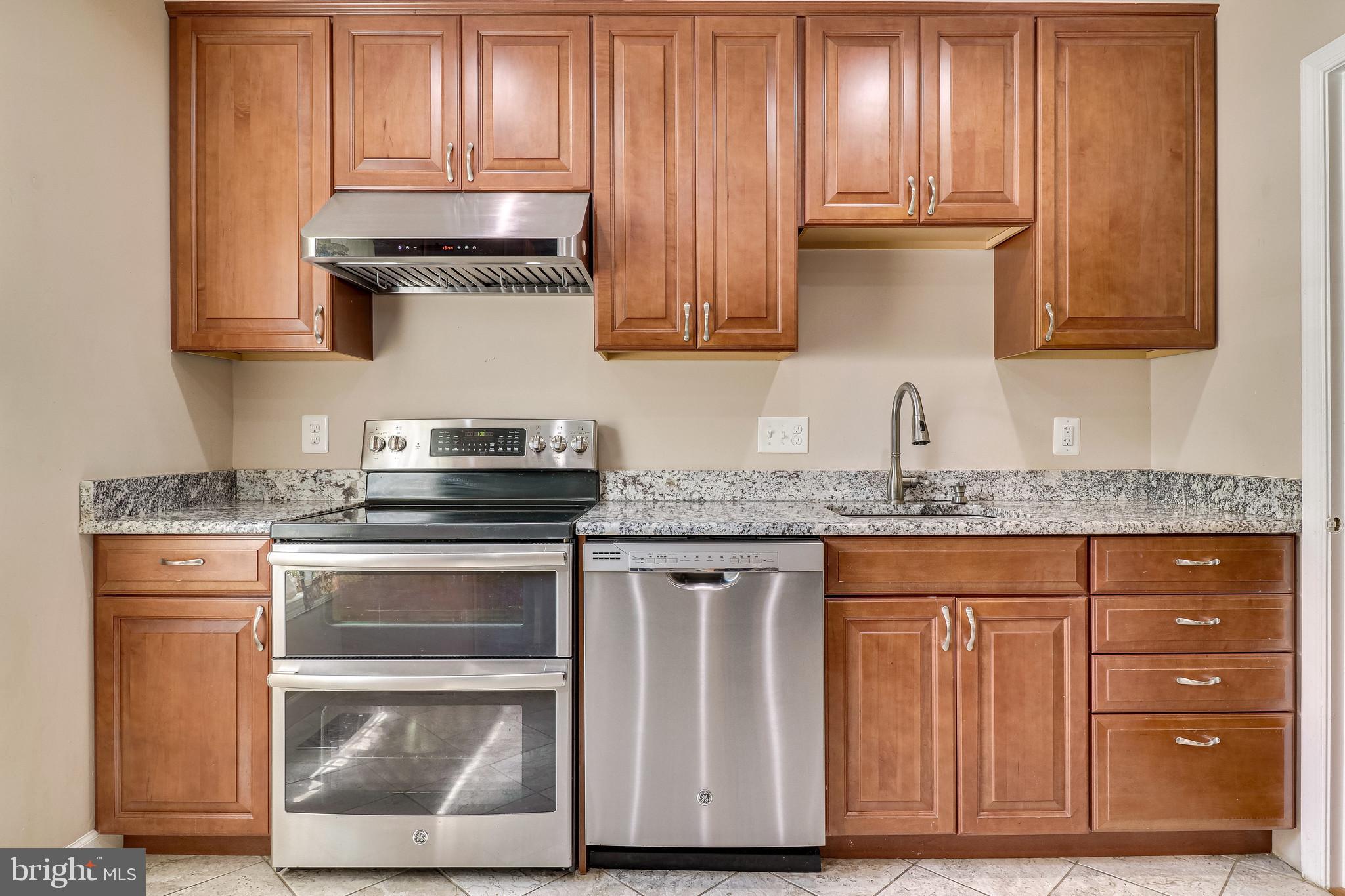 8065 Powderbrook Lane Springfield, VA 22153 - Photo 6 of 37 Gallery Image 6