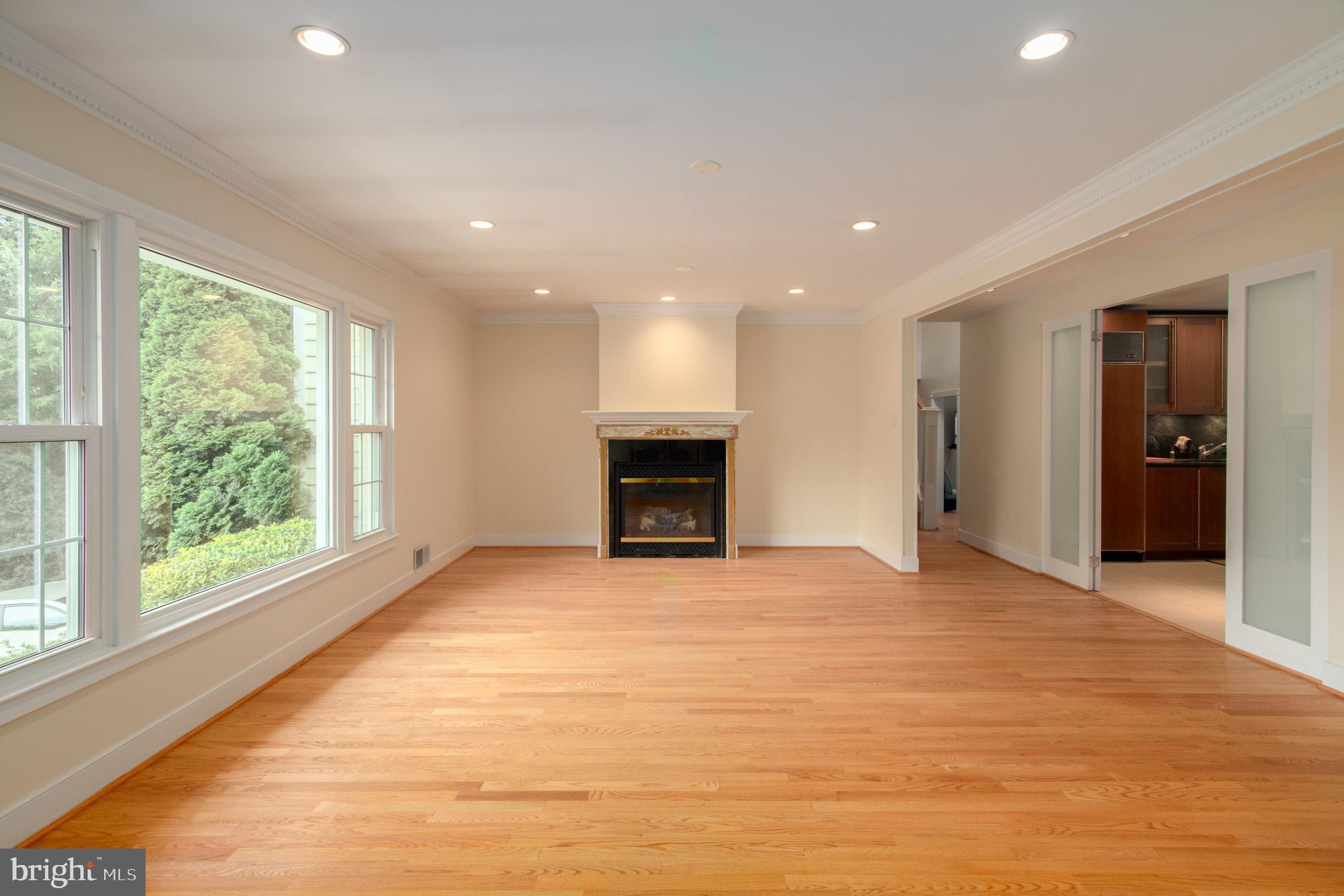 7612 Dwight Drive Bethesda, MD 20817 - Photo 4 of 35