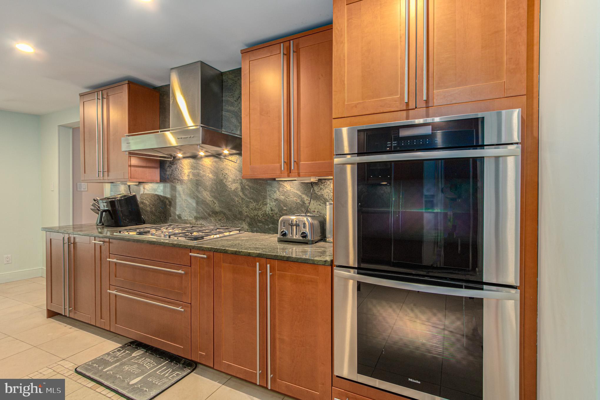 7612 Dwight Drive Bethesda, MD 20817 - Photo 9 of 35