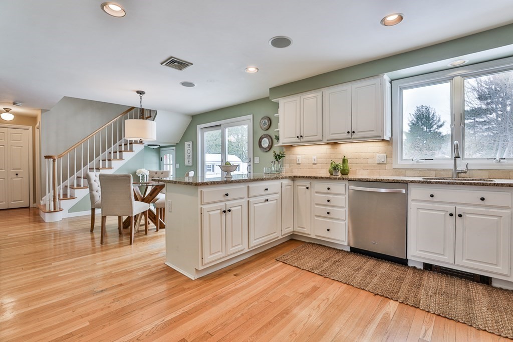 11 Robin Road Wakefield, MA 01880 - Photo 14 of 40 Gallery Image 14