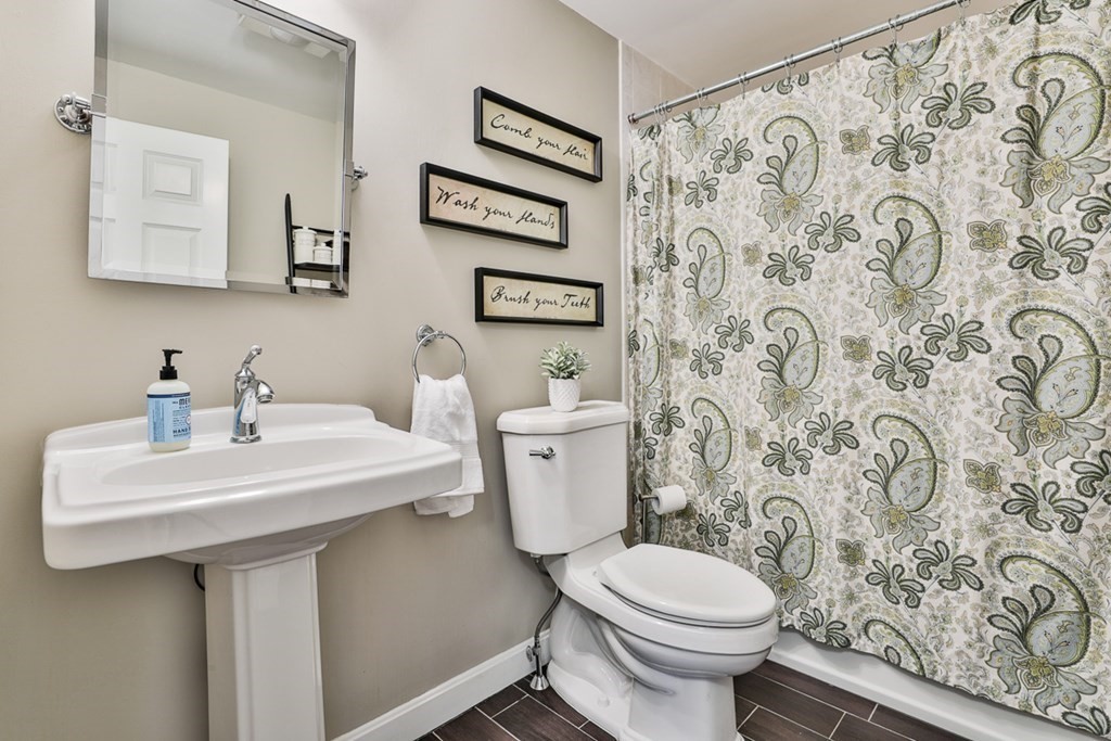 11 Robin Road Wakefield, MA 01880 - Photo 17 of 40 Gallery Image 17