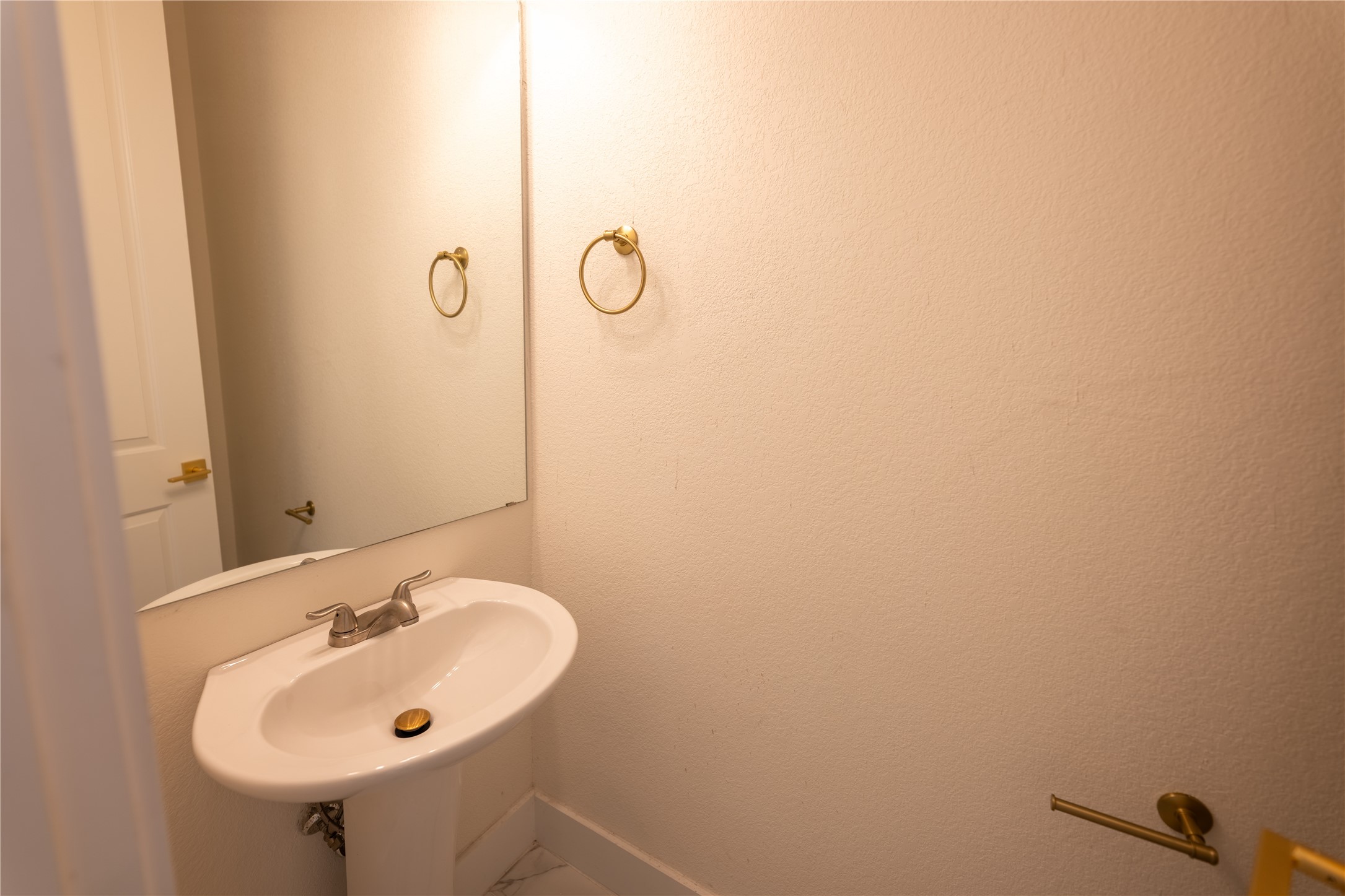 5906 St Augustine Street, Unit C Houston, TX 77021 - Photo 13 of 47 Half Bath 1