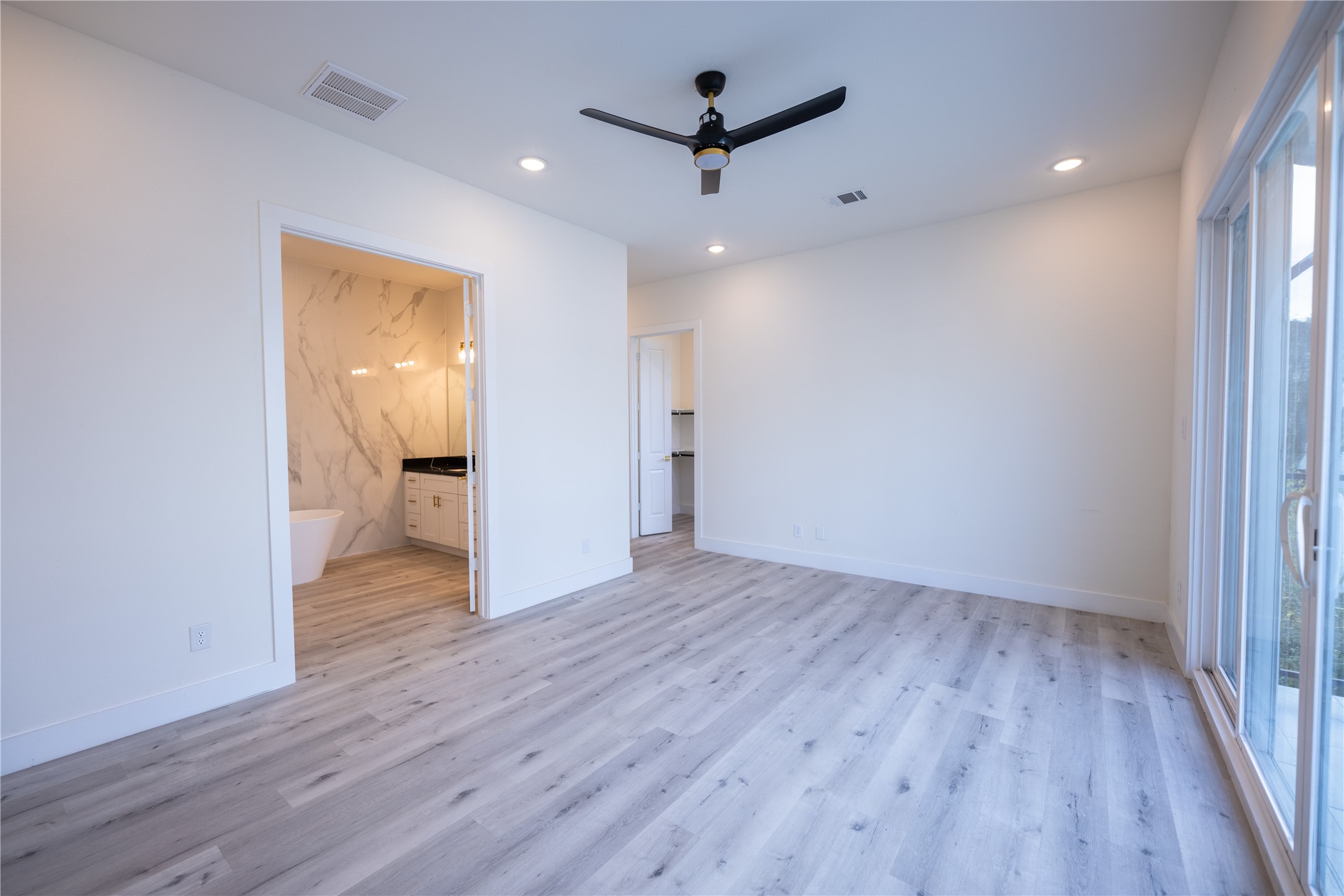 5906 St Augustine Street, Unit C Houston, TX 77021 - Photo 18 of 47 Primary Bedroom