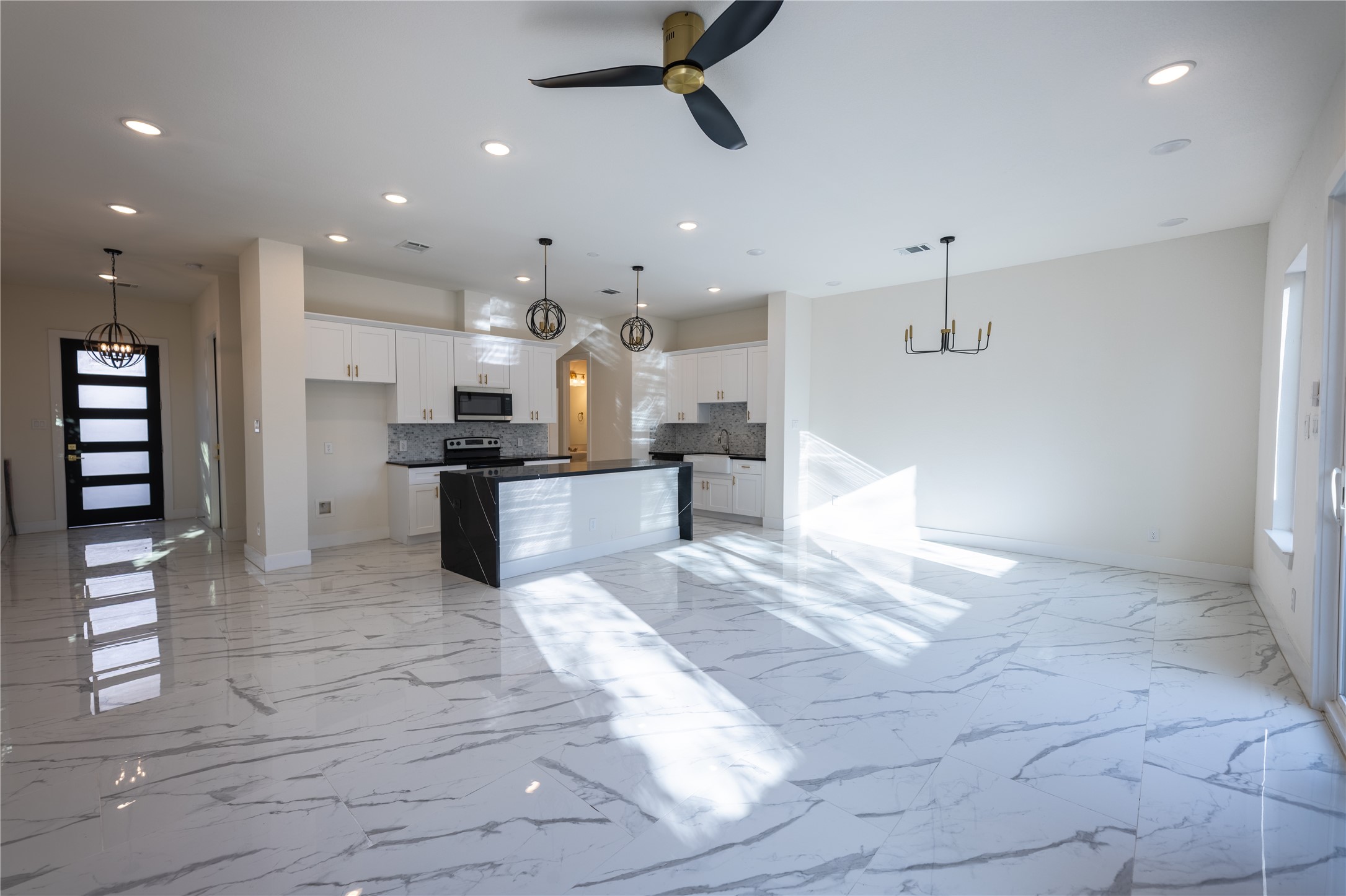 5906 St Augustine Street, Unit C Houston, TX 77021 - Photo 7 of 47 Living Room