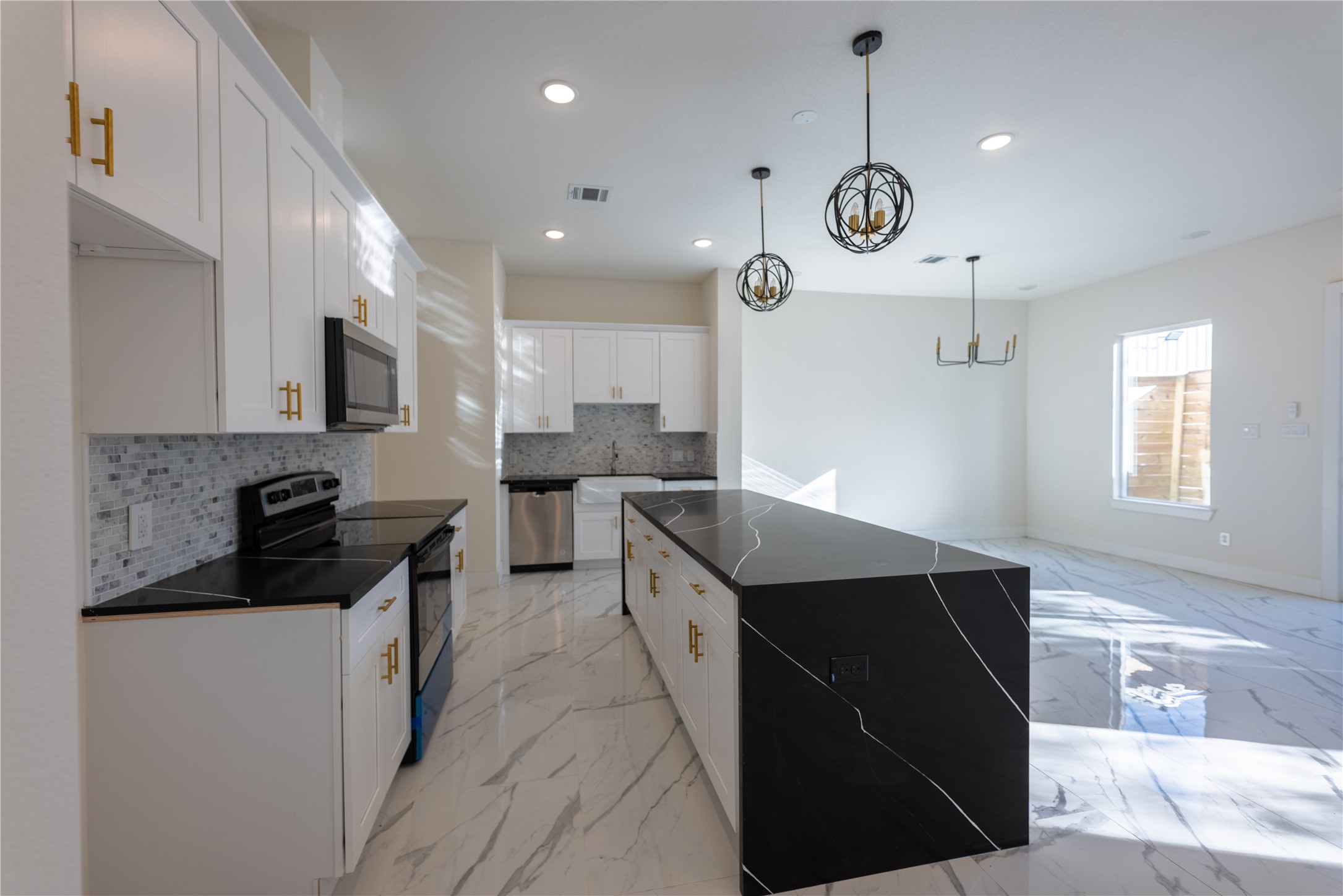 5906 St Augustine Street, Unit C Houston, TX 77021 - Photo 8 of 47 Kitchen