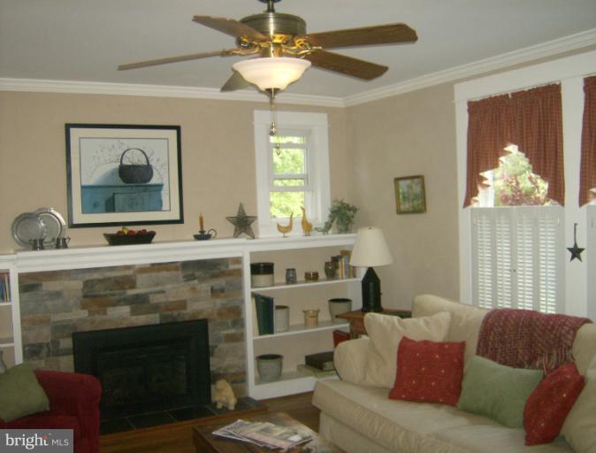 1276 Delmont Road Severn, MD 21144 - Photo 22 of 30 Living Room
