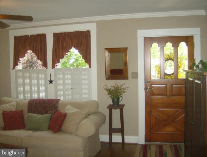 1276 Delmont Road Severn, MD 21144 - Photo 9 of 30 Living Room