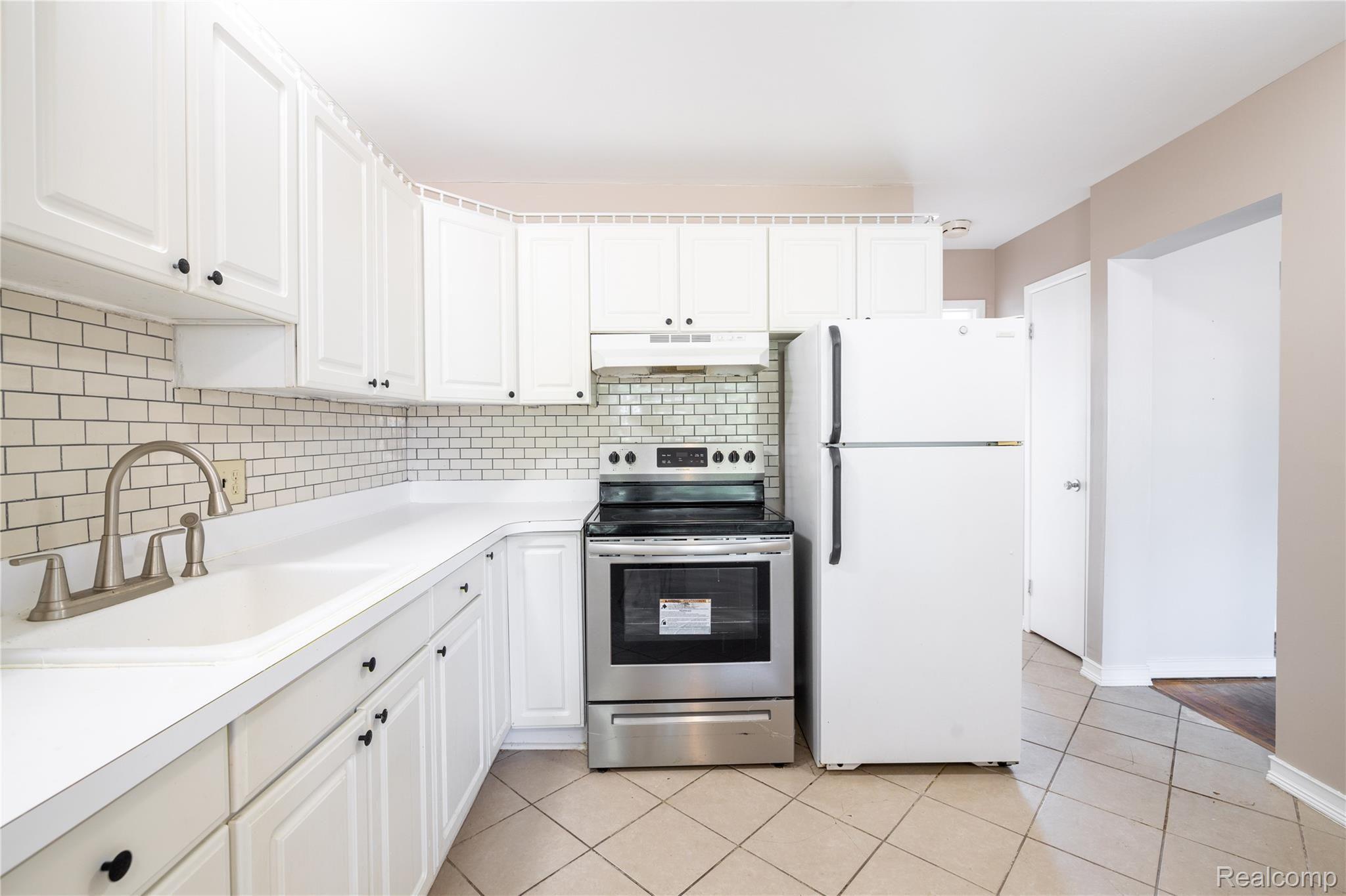 29570 Hoover Road Warren, MI 48093 - Photo 10 of 16 29570 Hoover Rd, Warren (10 of 16).jpg