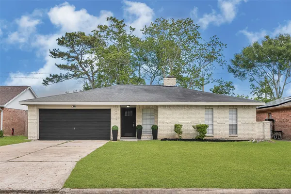 $255,000 | 16715 Bougainvilla Lane, Friendswood, TX 77546
