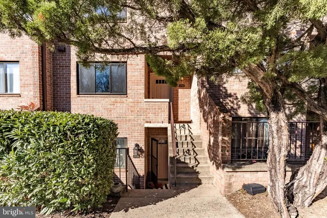 $469,888 | 3708 A Steppes Court, Falls Church, VA 22041