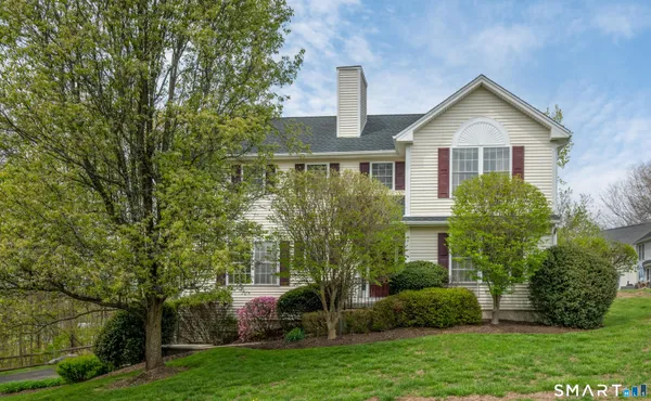 $579,000 | 45 Pocono Lane, Unit 10, Danbury, CT 06810