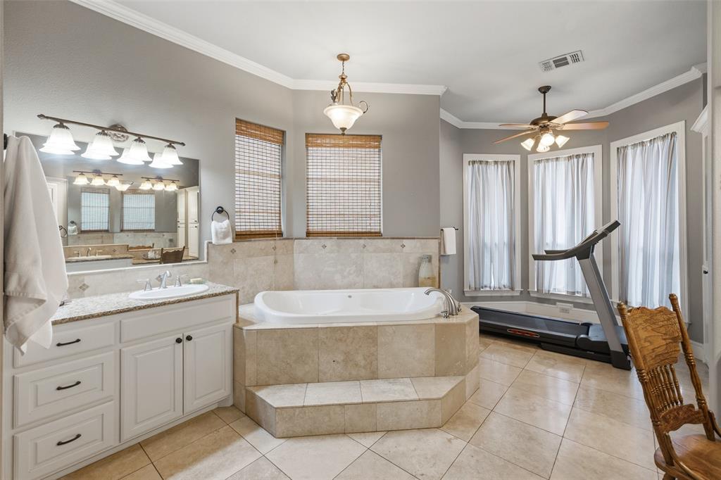 5241 Plainview Road Midlothian, TX 76065 - Photo 18 of 39