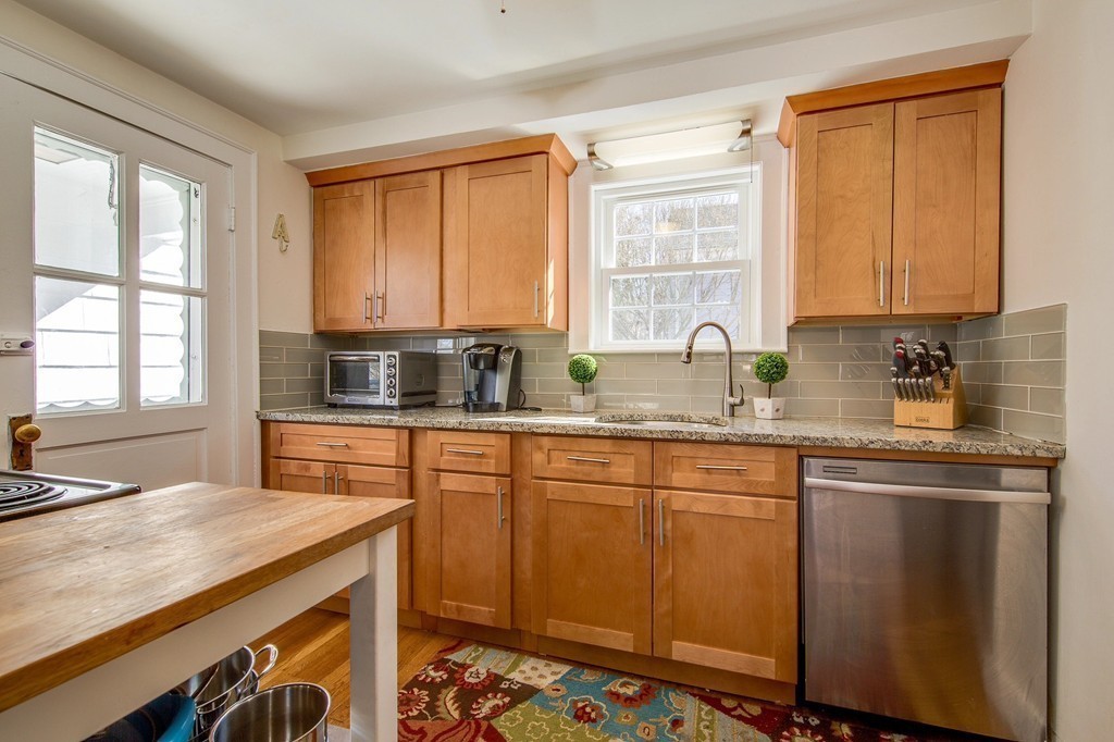 75 Hartshorn Street Reading, MA 01867 - Photo 9 of 18 Gallery Image 9