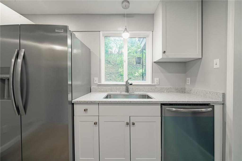 299 Greenlee Road Pittsburgh, PA 15227 - Photo 11 of 28 Gallery Image 11