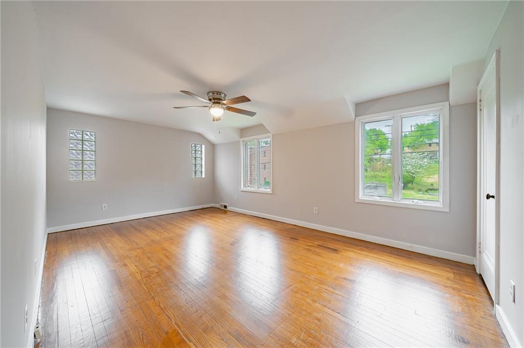 299 Greenlee Road Pittsburgh, PA 15227 - Photo 16 of 28 Gallery Image 16
