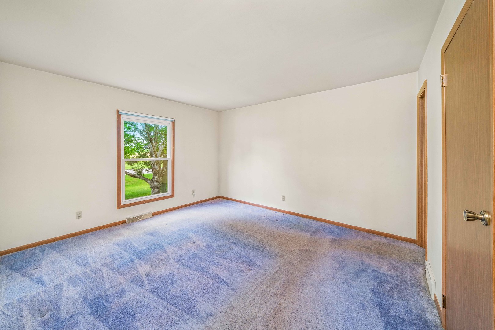 17624 Frazier Road Sandwich, IL 60548 - Photo 11 of 22 an empty room with windows